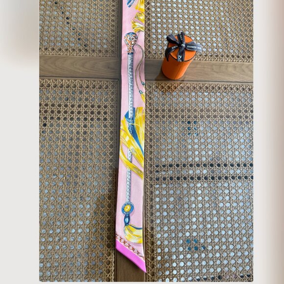 Authentic Hermès Cavalcades Silk Twilly - Picture 11 of 16